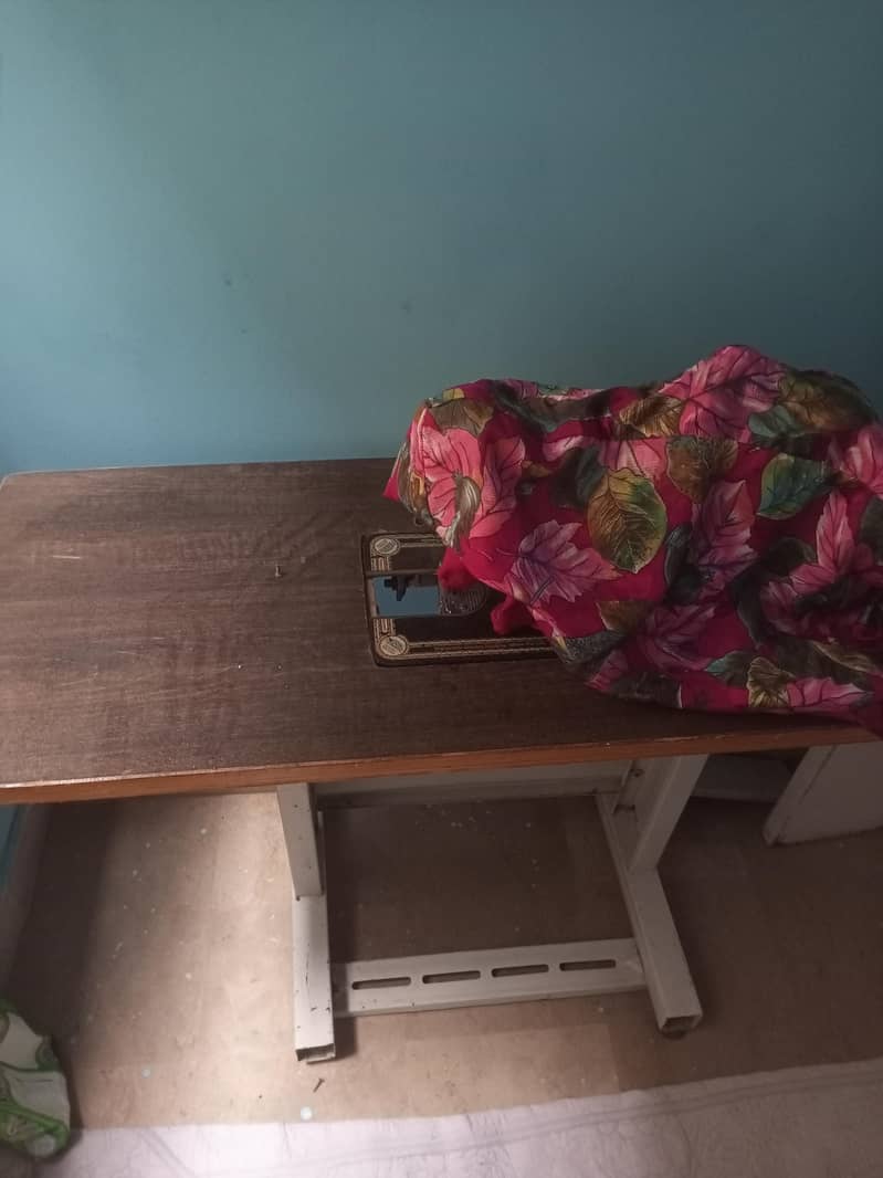 Sewing machine stand 0