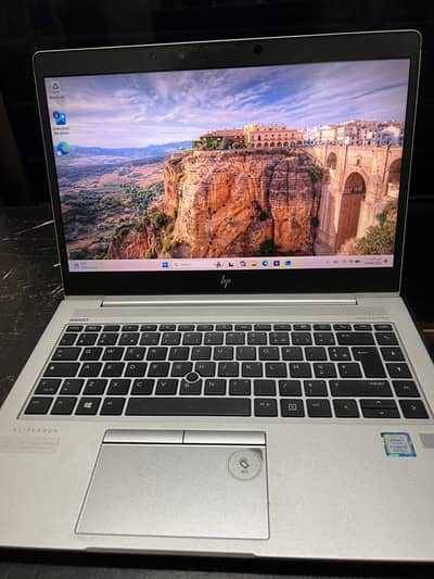 HP Elitebook 840 G5 Core i5 8th Gen, 8GB RAM, 256 NVMe SSD. 10/10