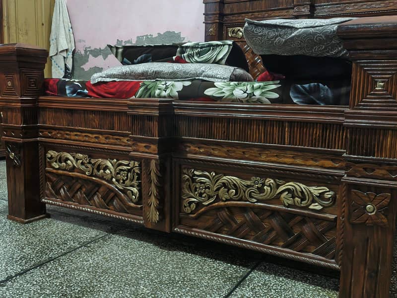 BED PLUS 2 SIDE TABLE & DRESSING TABLE ONLY 1