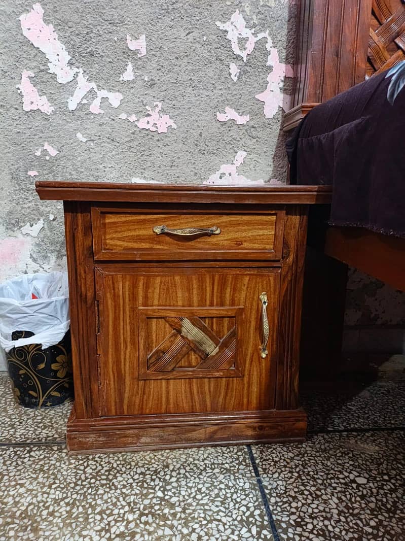 BED PLUS 2 SIDE TABLE & DRESSING TABLE ONLY 2