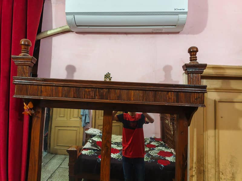 BED PLUS 2 SIDE TABLE & DRESSING TABLE ONLY 3