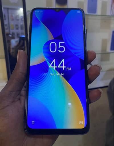 Tecno spark 10 c      4+4/128