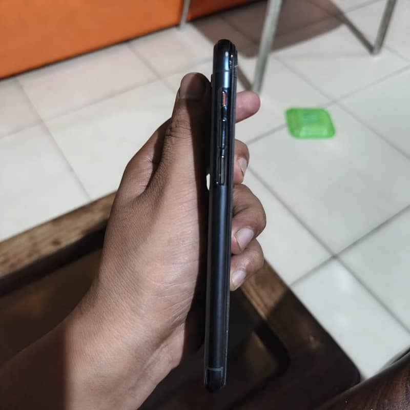 iPhone 11 Pro approved 8