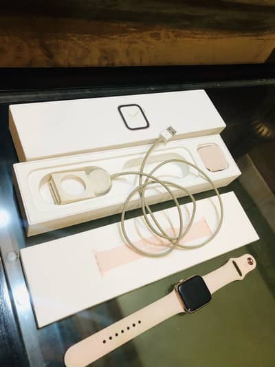 Apple series 4 40mm Gold Aluminium Pink Sand Sport Band