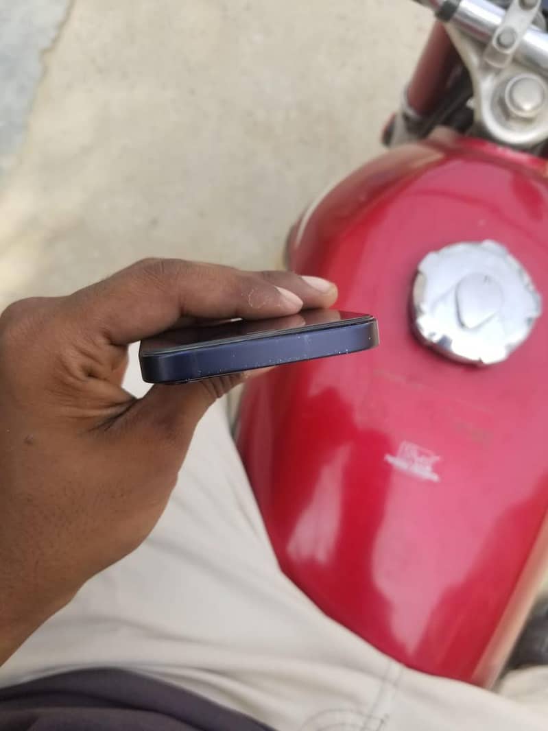 Apple iPhone 12 mini 1