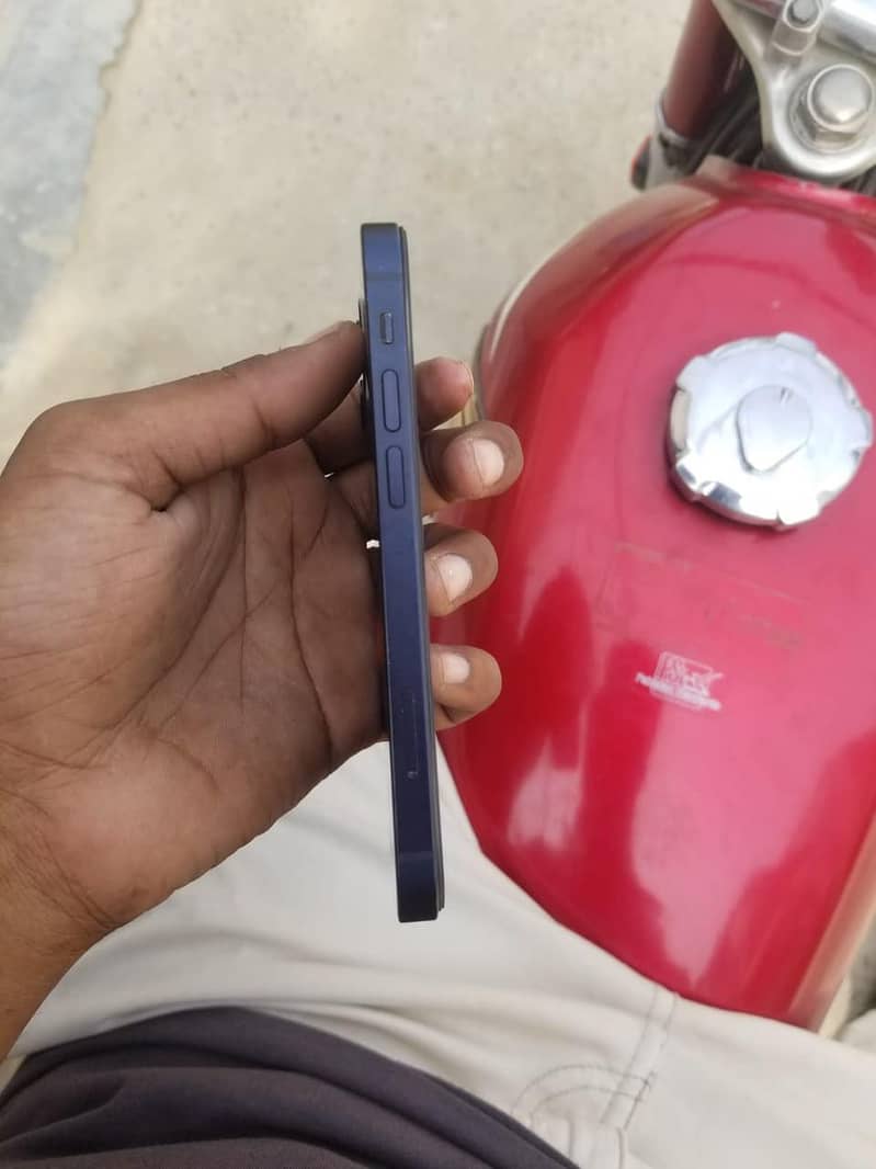 Apple iPhone 12 mini 6