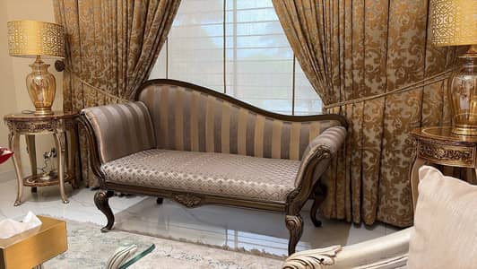 Solid Wood (Dewan) in good Condition