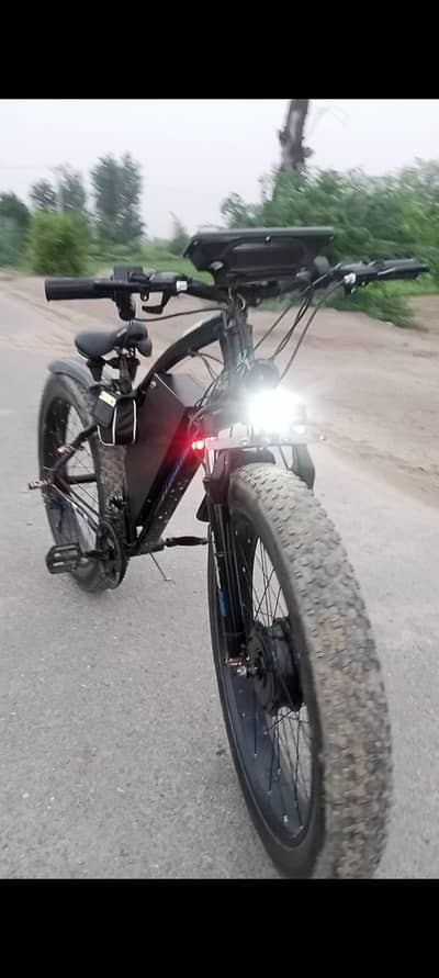 Electric cycle, fat tyre electric cycle, fat tyre cycle