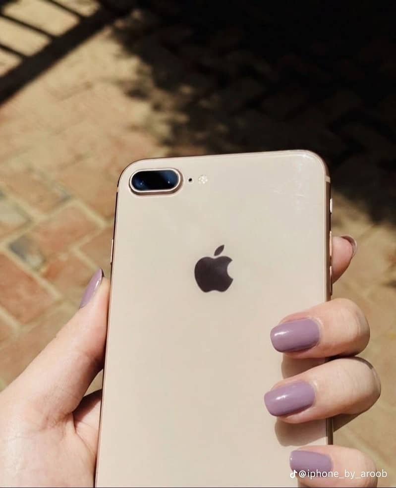 Apple iPhone 8 Plus 1
