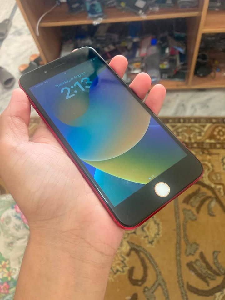 Apple iPhone 8 Plus 0