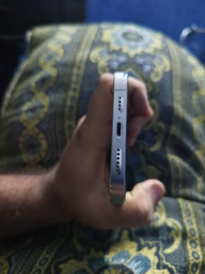 i phone 13 pro max (Factory unlock) 128 GB. . Non active . . .