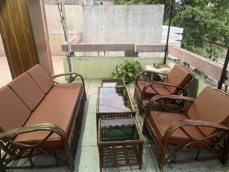 Cane sofas (3) + table (3) set 0