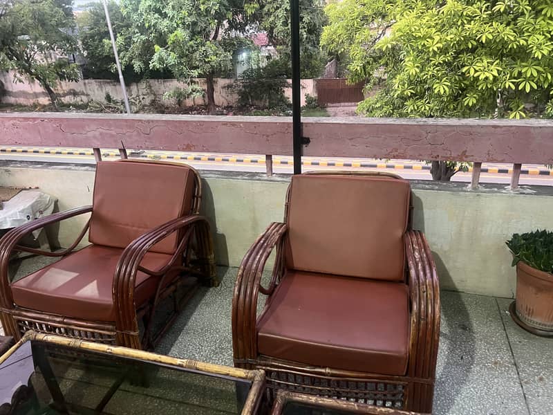 Cane sofas (3) + table (3) set 5
