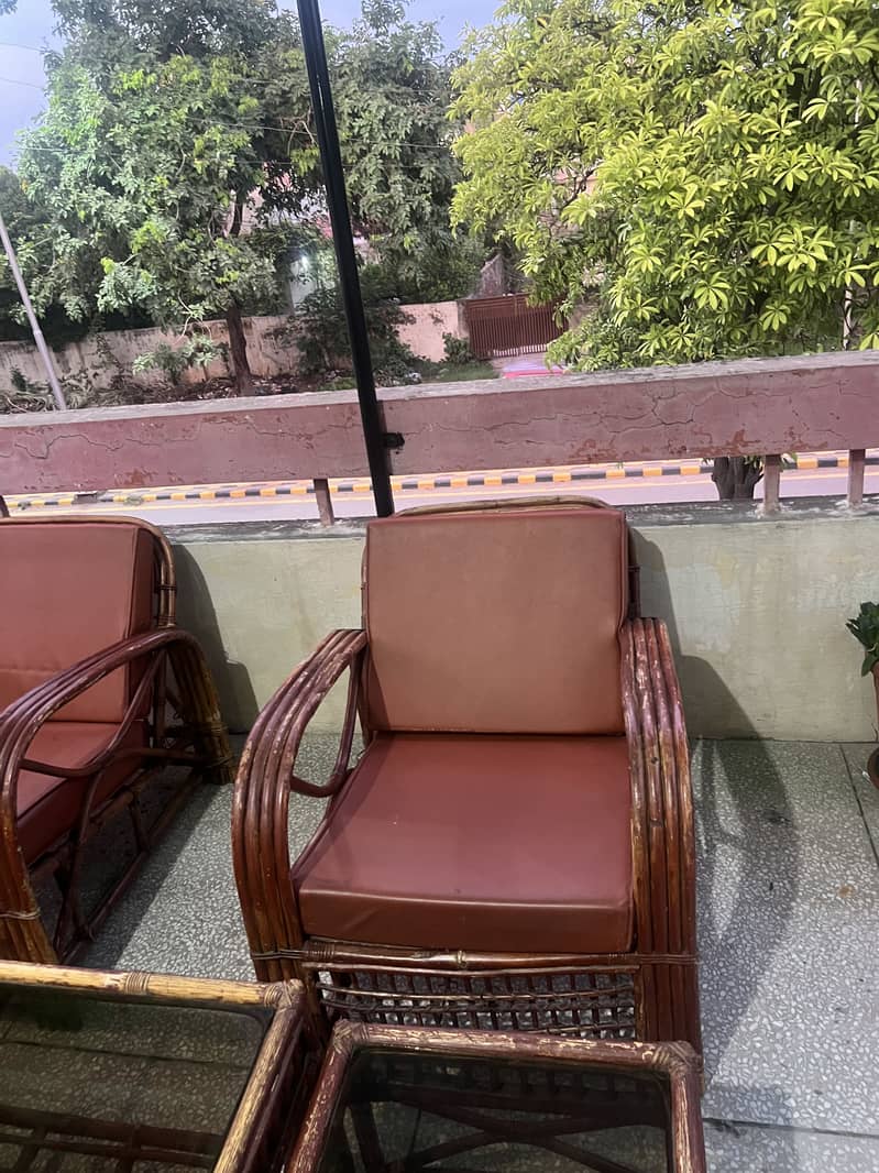 Cane sofas (3) + table (3) set 6