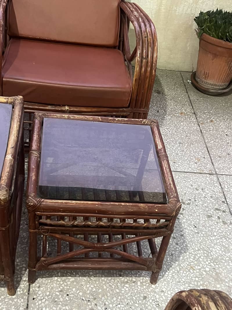 Cane sofas (3) + table (3) set 10