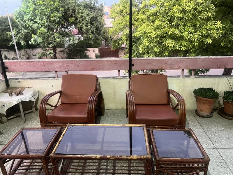 Cane sofas (3) + table (3) set 11
