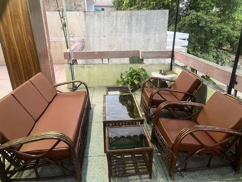 Cane sofas (3) + table (3) set 12