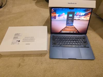 Macbook Air M2 8/256 With Box and original charger