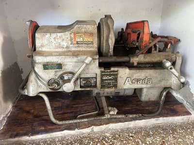 electric pipe threading machine