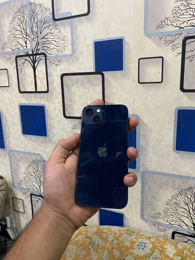 Apple iPhone 13