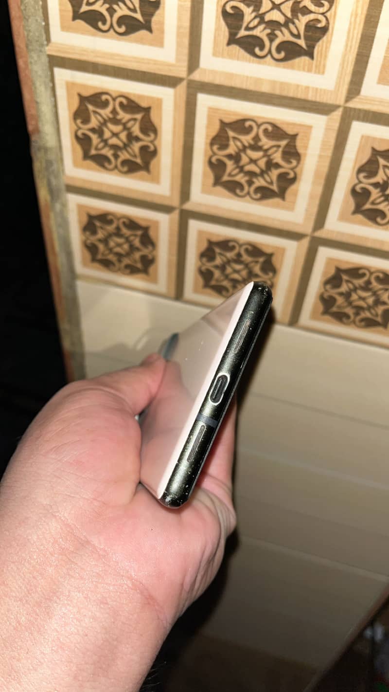 Google Pixel 6 4