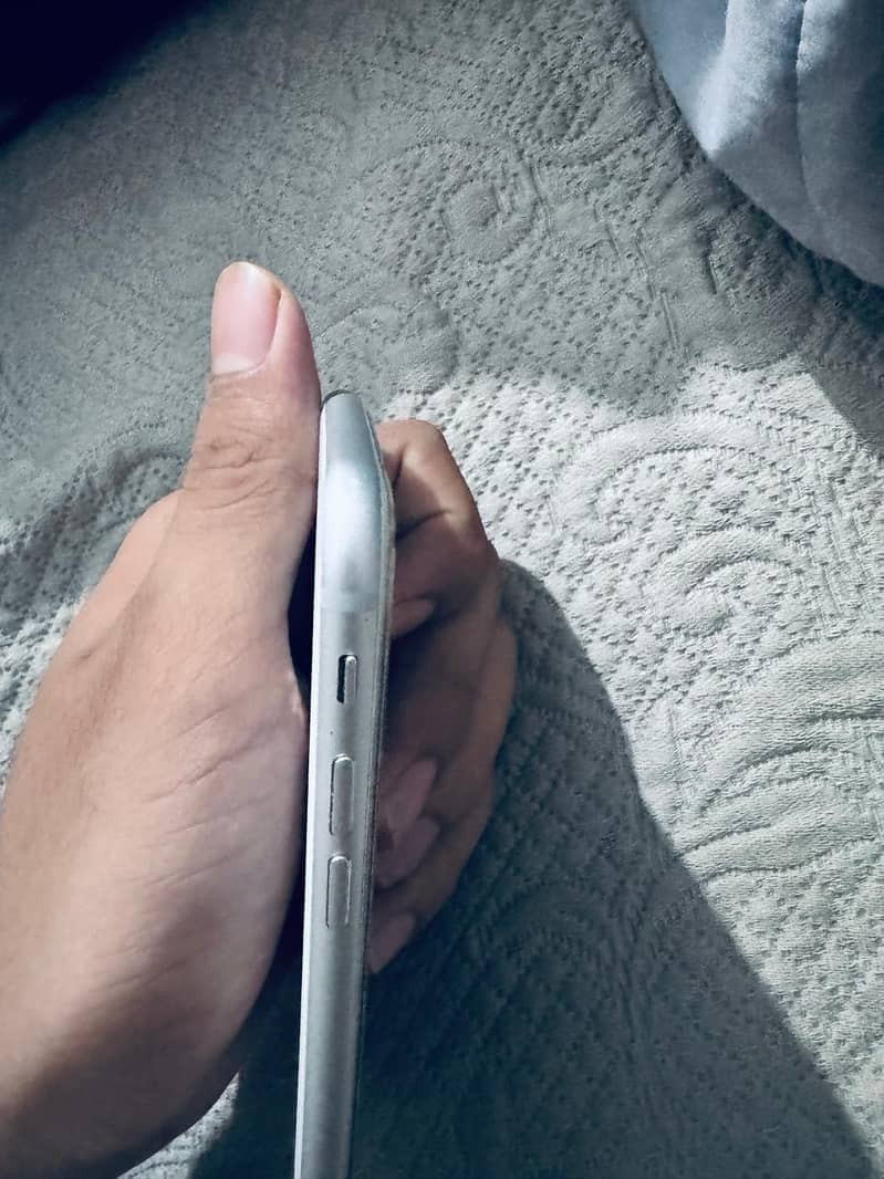 Apple iPhone 7 2