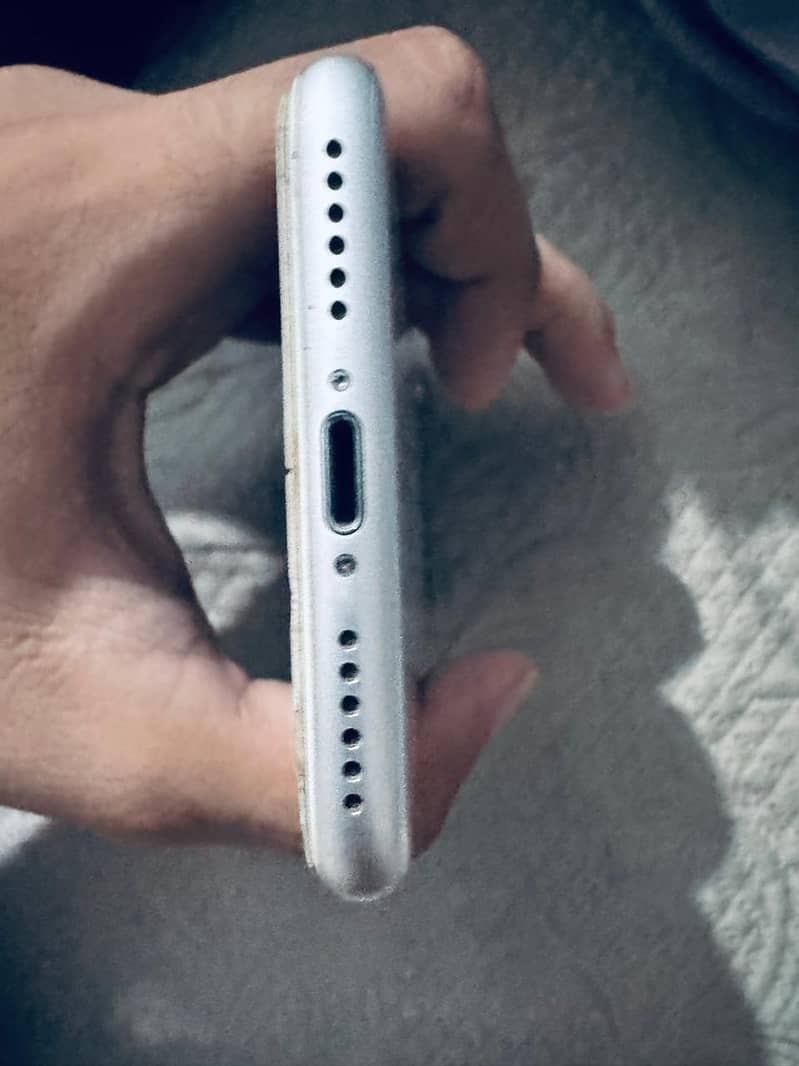 Apple iPhone 7 4