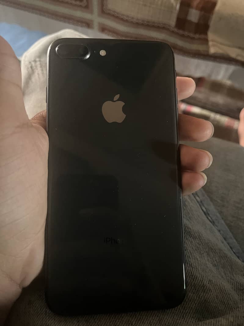 Apple iPhone 8 Plus 3