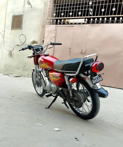 Honda bike 125cc model 2021 urgent for sale