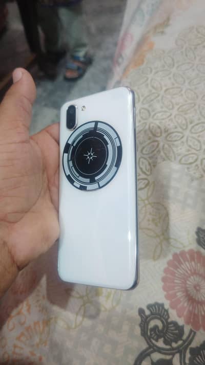 Sharp Aquos R2