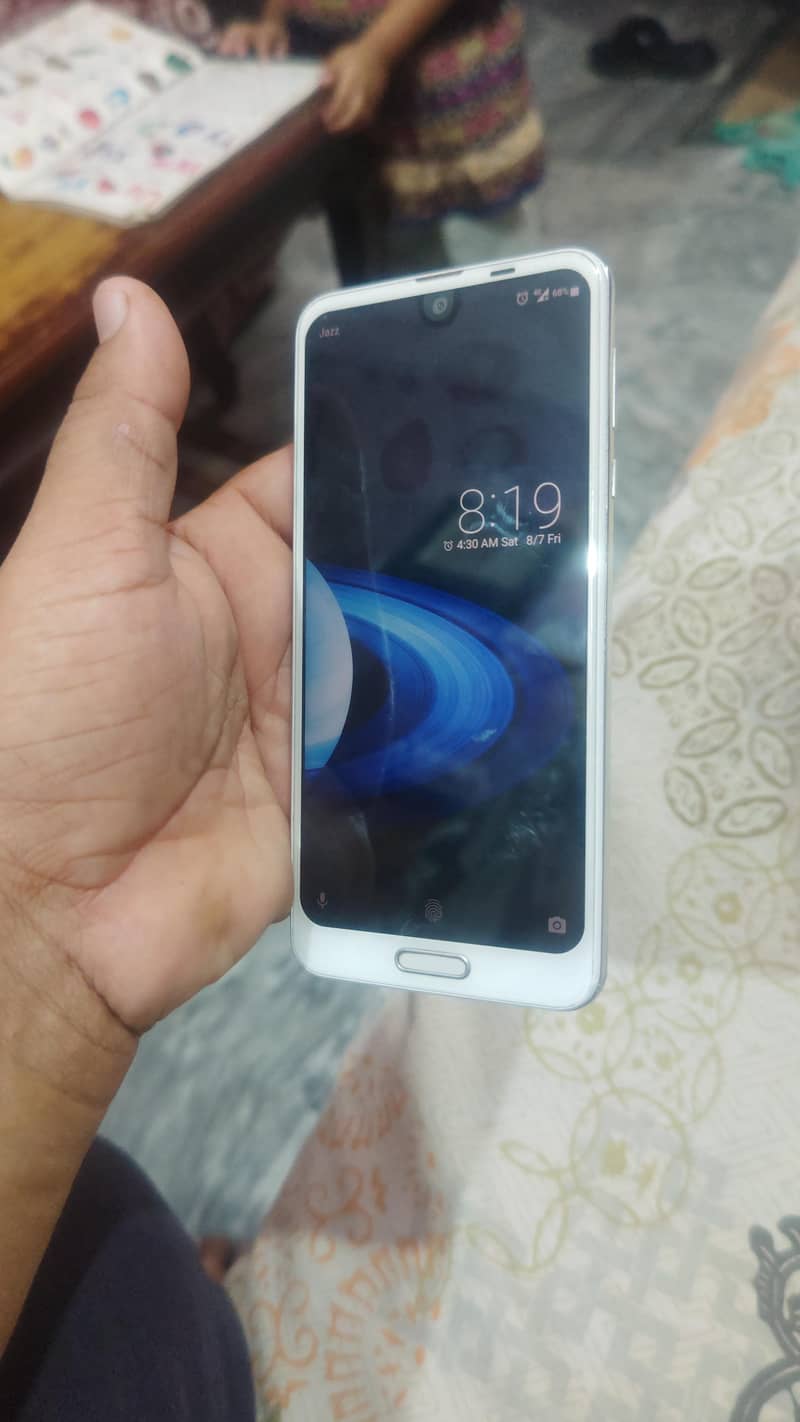 Sharp Aquos R2 1