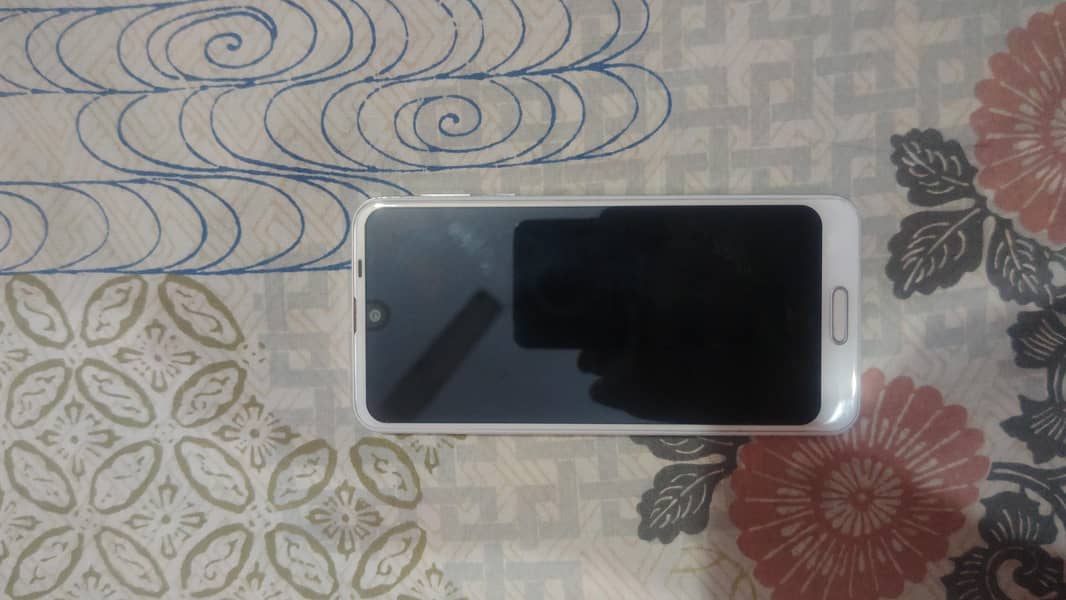 Sharp Aquos R2 4