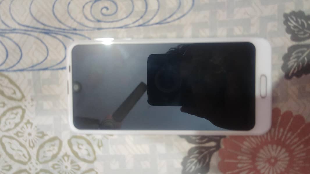 Sharp Aquos R2 6