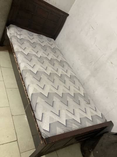 Single wood bed for sale without martress