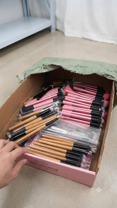 Makeup Accessories, Brushes, Sponge, Puffs, Blenders, Eye Lashes