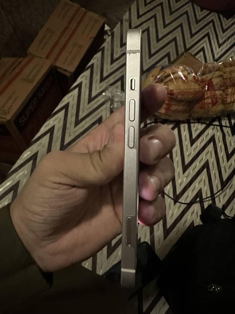 Apple iPhone 13 6