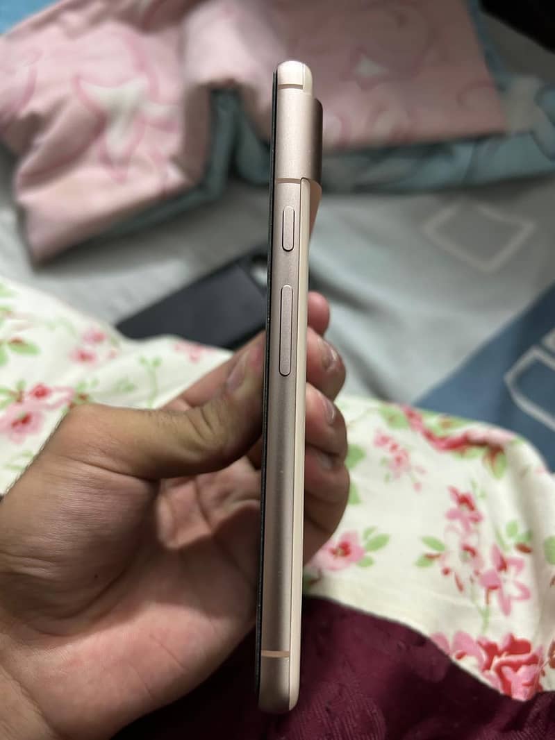 Google Pixel 8 4