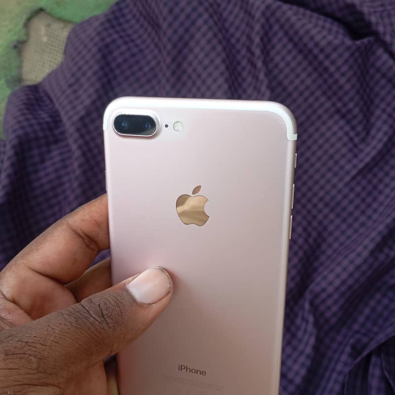 Apple iPhone 7 Plus 3