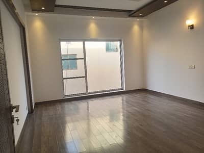 4/MARLA 1ST FLOOR AVAILABLE FOR RANT GOOD LOCATION