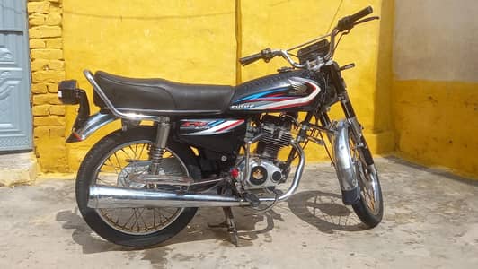 achi bike ha jis bhai ny lani ha wo rabta kry.