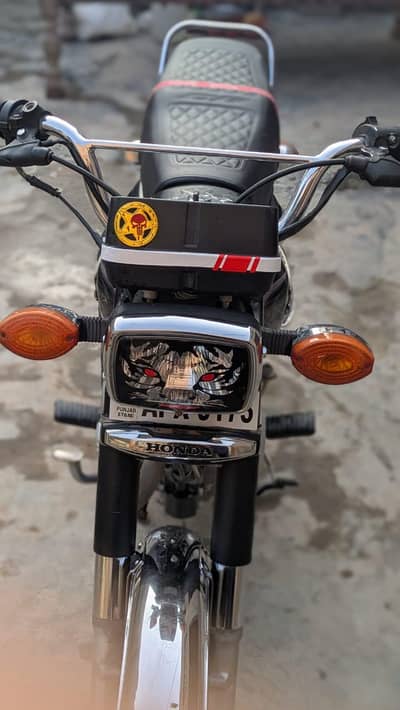 Honda 125 black color 2023 model
