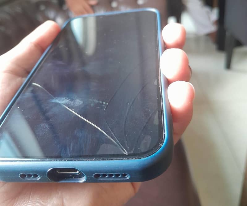 Apple iPhone 13 5