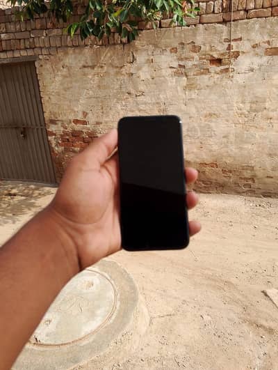Apple iPhone XS.   Storage 64GB