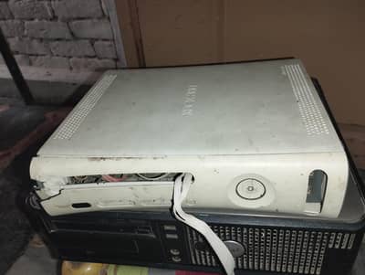 Xbox 360 with 100 game install.