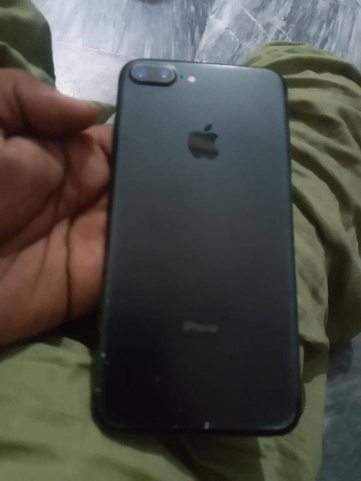 Apple iPhone 7 Plus 2