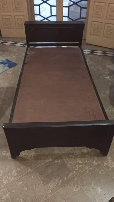 2 single beds and 4 wooden chair