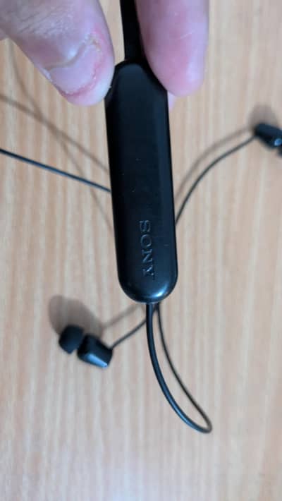Sony WI-C100 neckband read ad