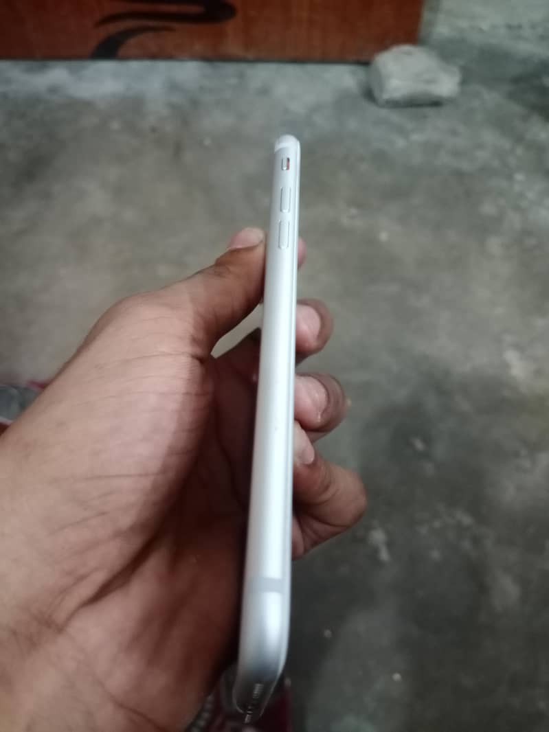 Apple iPhone 7 2