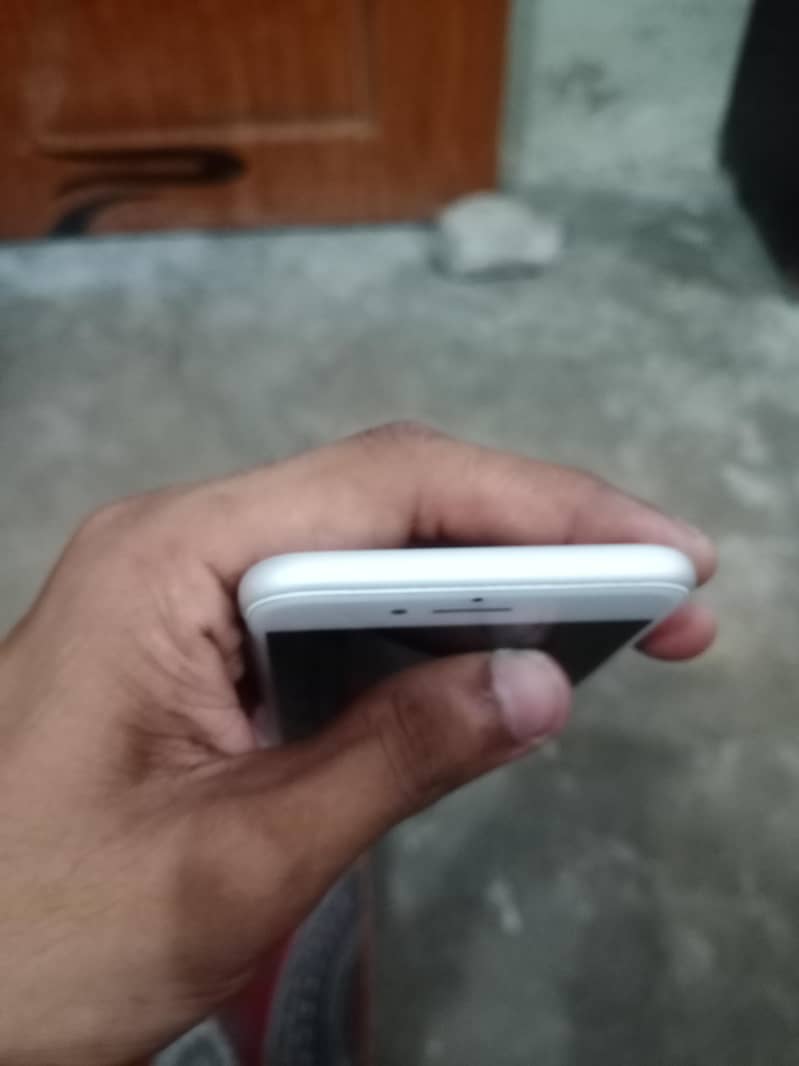 Apple iPhone 7 3