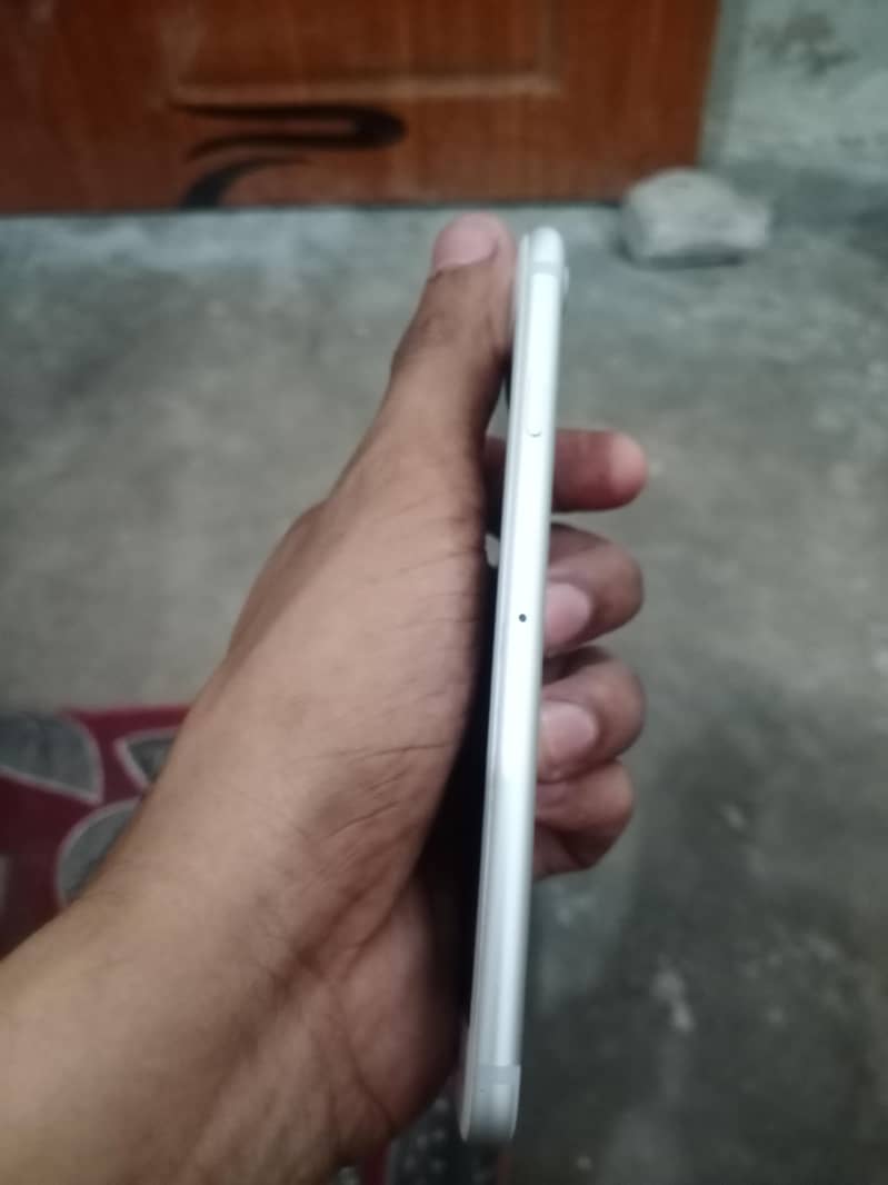 Apple iPhone 7 4